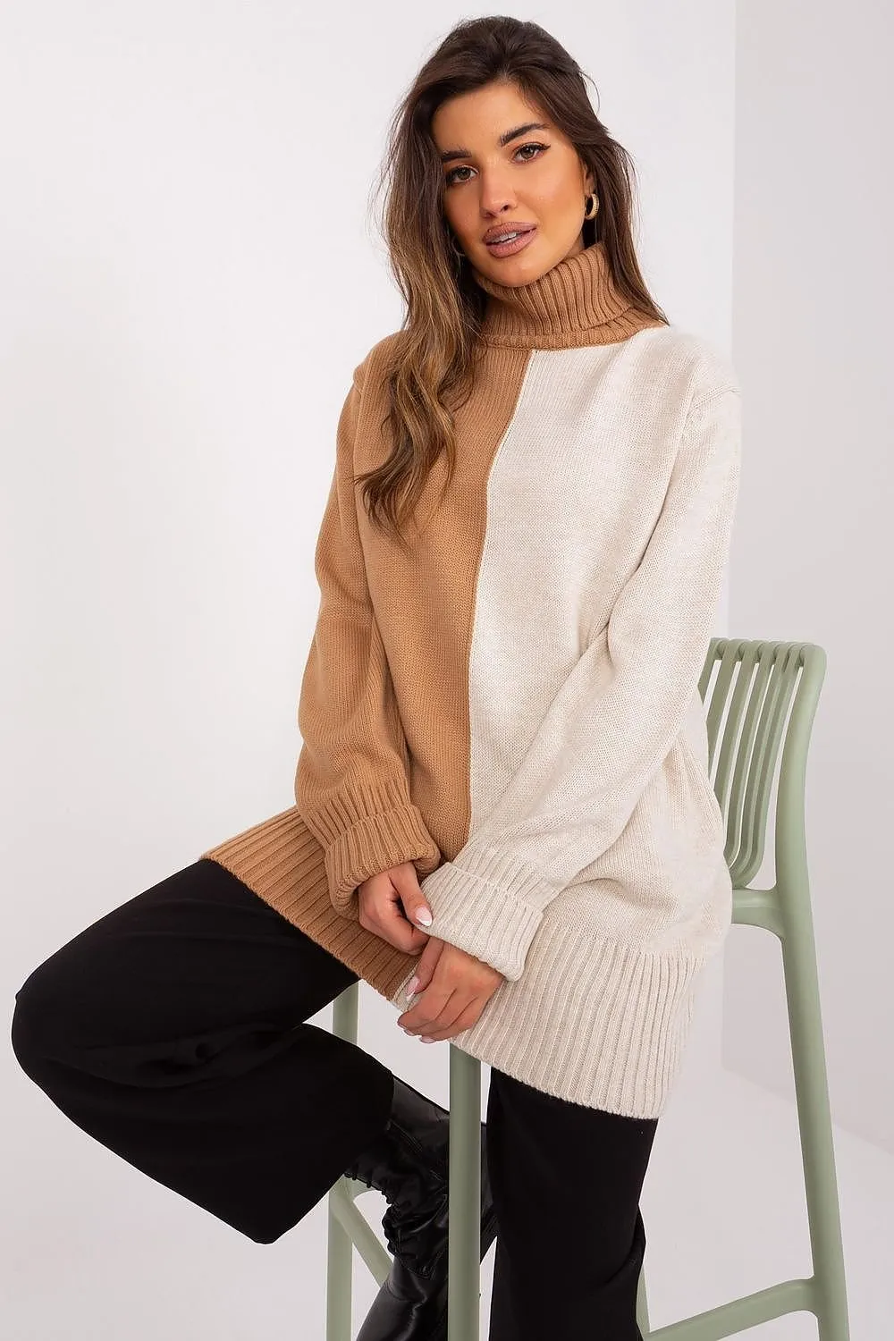 BADU European Long Two-tone Turtleneck Sweater-model 189332