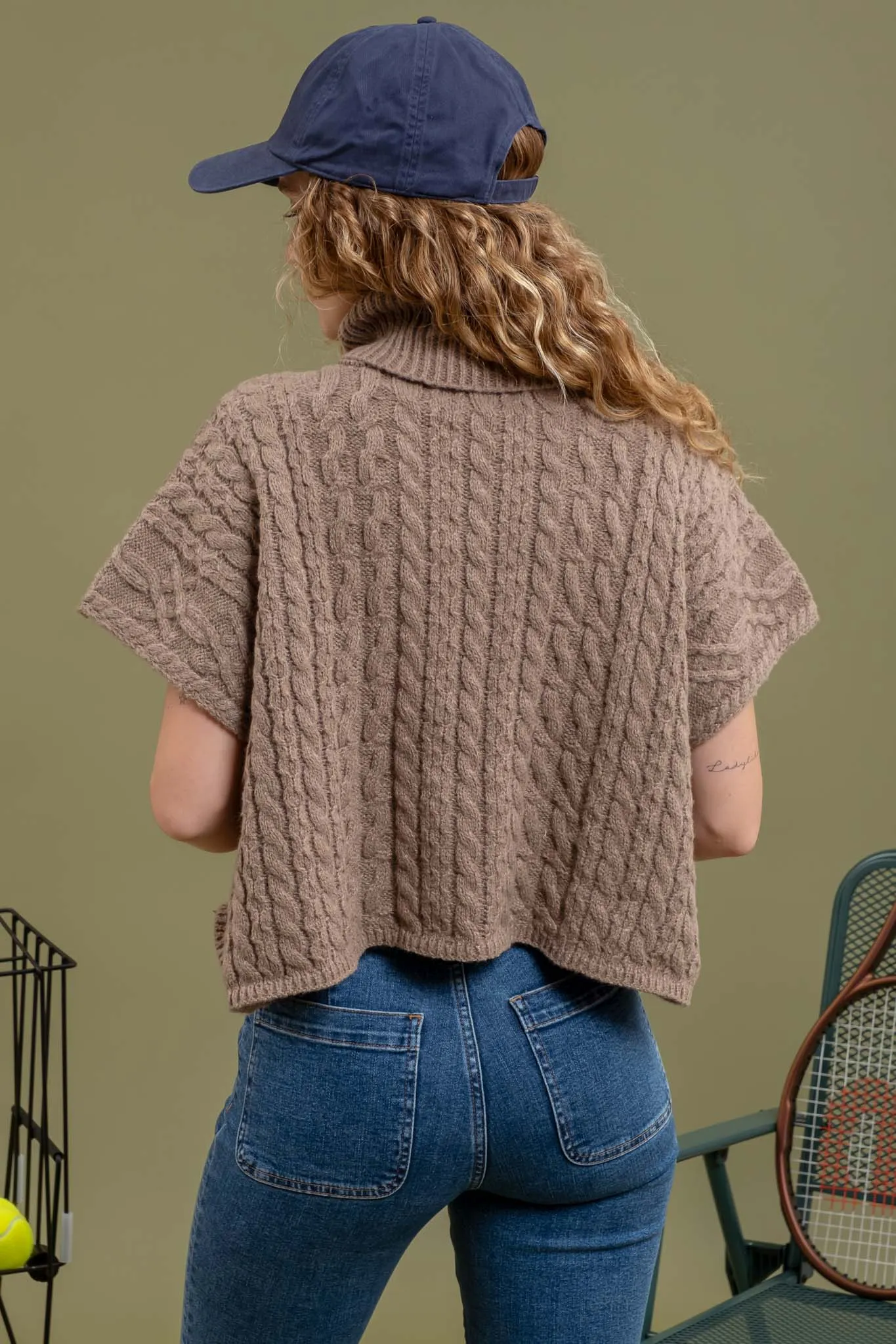 CABLEKNIT SHORT SLEEVE TURTLENECK SWEATER