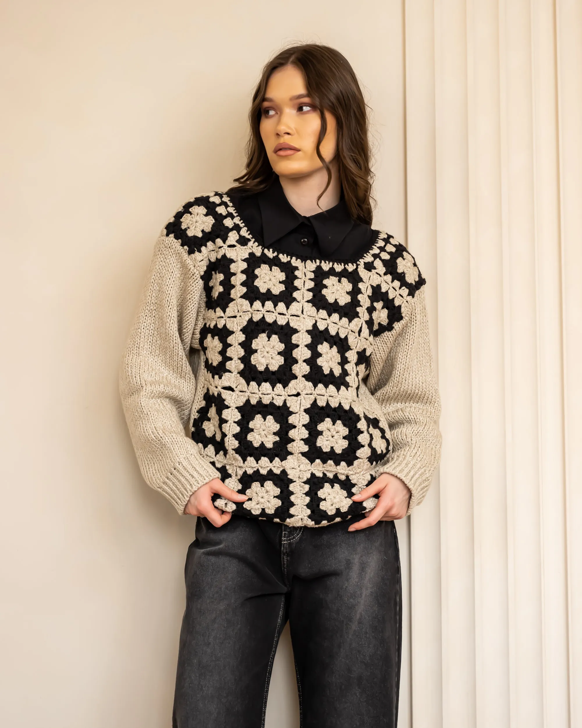 HANDMADE FLOWERED KNIT pullover- BEIGE