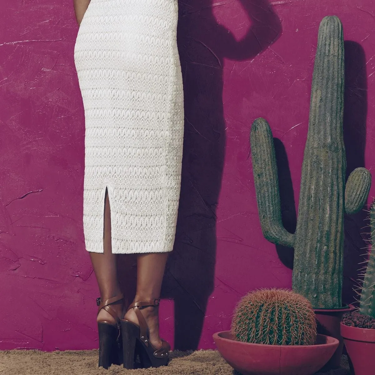 IT'S A GOOD LIFE White Bodycon Backless Midi Lace Dress